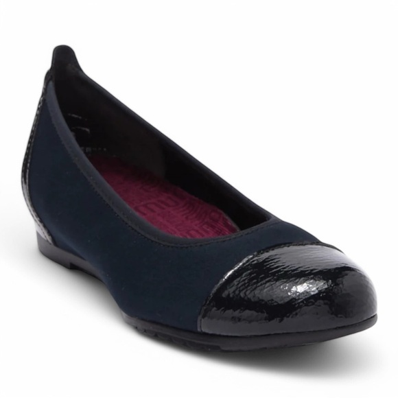 Munro Henlee Cap Toe Flat in Black NWOB - Picture 1 of 7